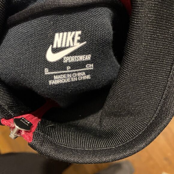 Nike Women's Yoga Jacket Small Performance Workout Black‎ Red Purple - Picture 6 of 7